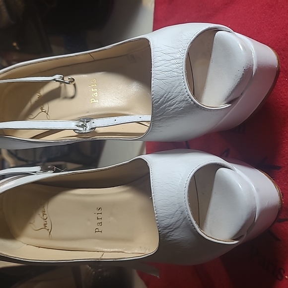 Christian Louboutin - Picture 2 of 10